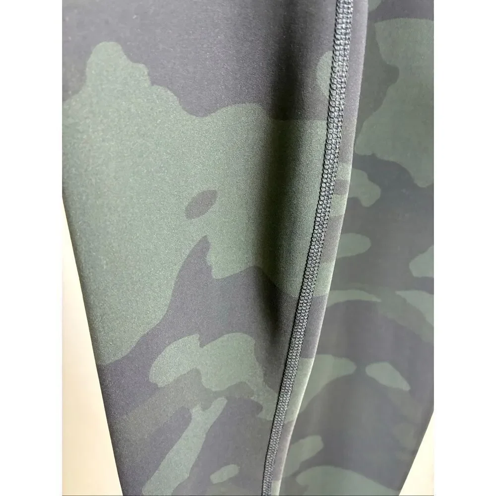 ALO Vapor Camo Leggings in Hunter Size S